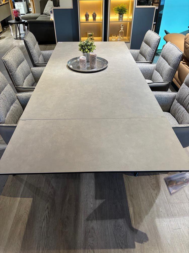 Auszugstisch "Molinara" Keramik/Sicherheitsglas schwarz lackiert hellgrau.