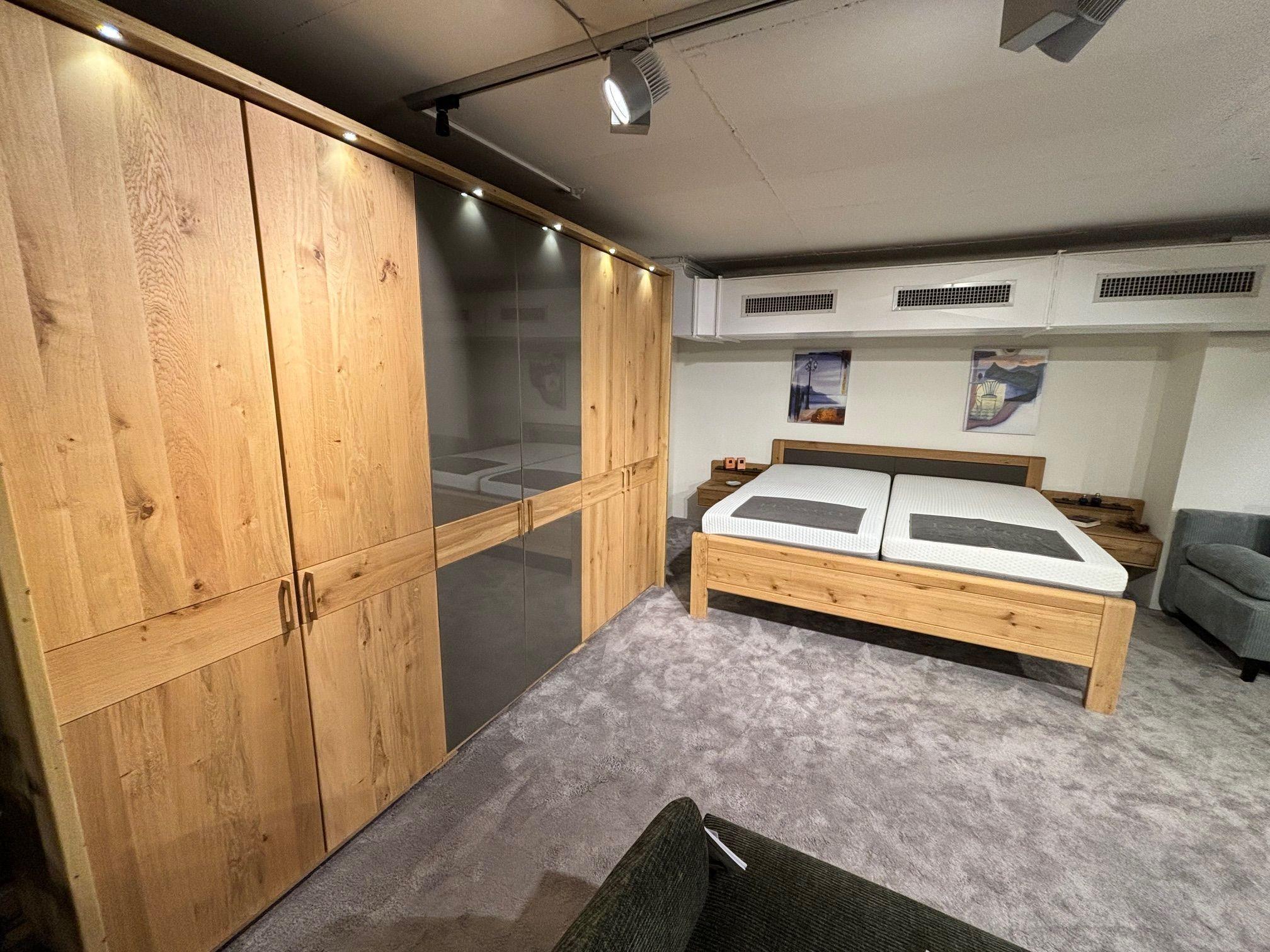 Schlafzimmer "Cesena" Bianco Eiche teilmassiv.