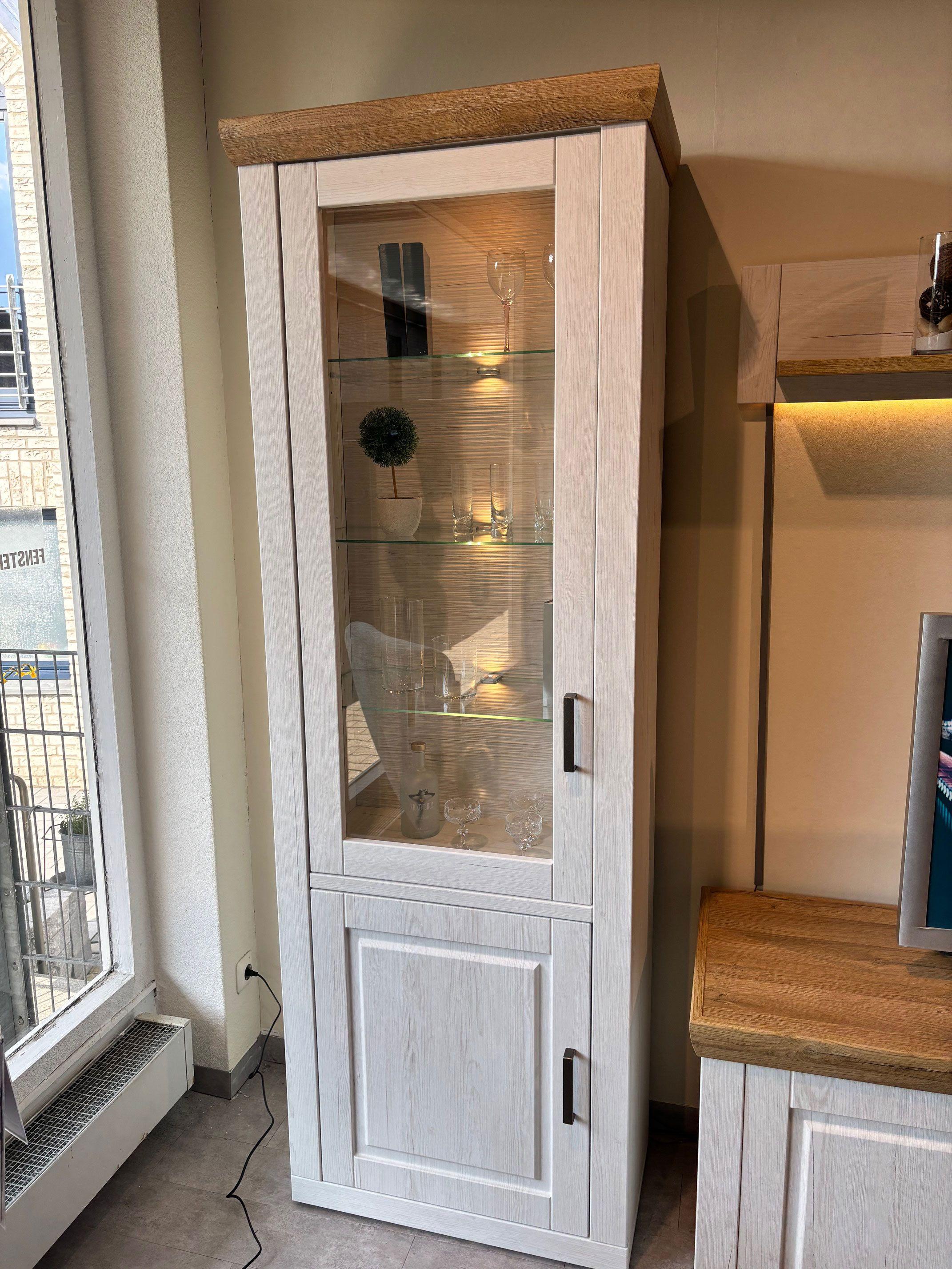 Wohnwand "Brixen" Front: Pinie Aurelio Nachbildung.