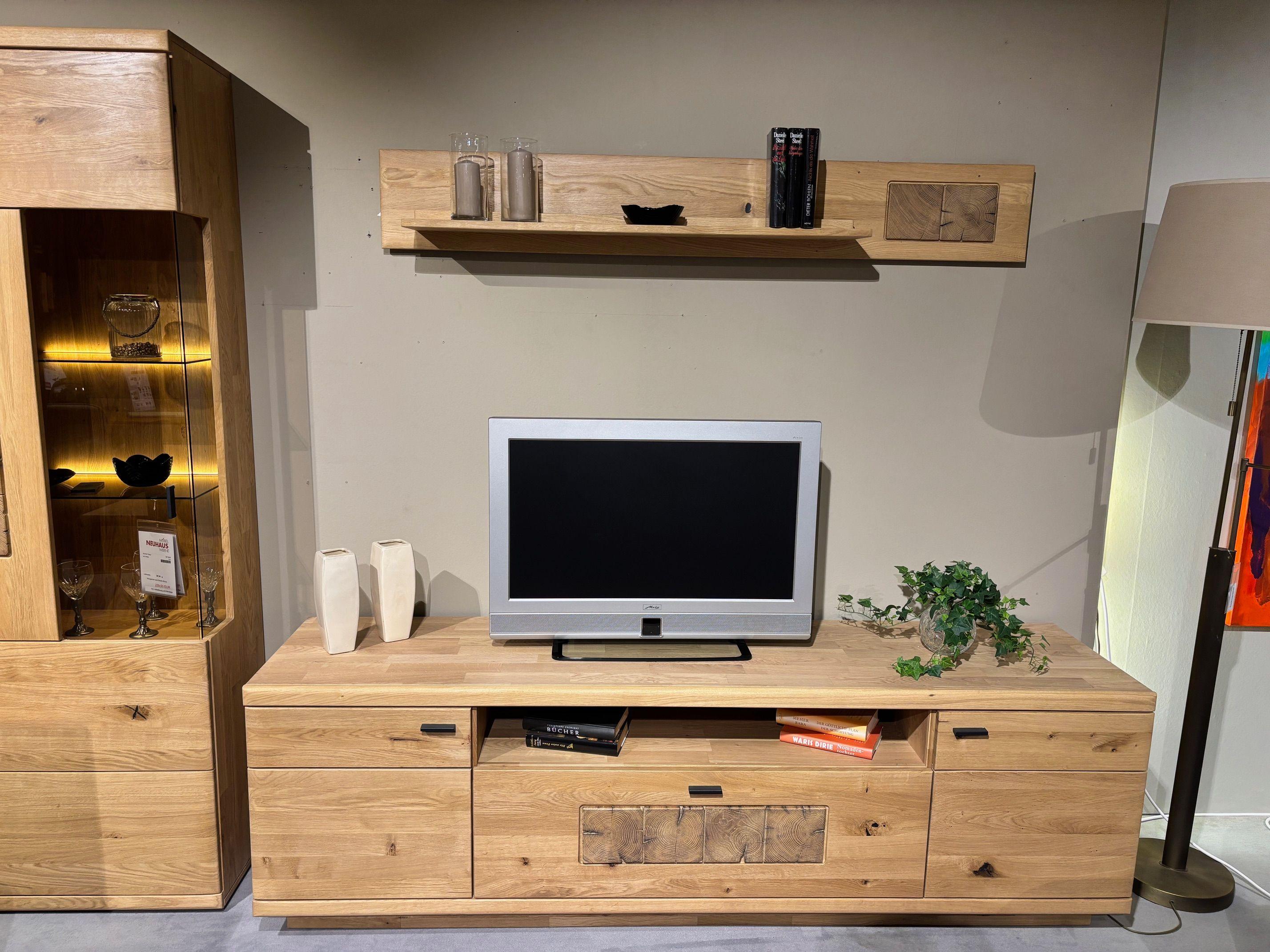 Wohnwand "Palma" Front: Ast/Balkeneiche massiv.