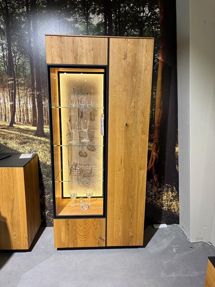 Vitrine „Terrafine“ rustikale Asteiche Hartwachsöl natur geschliffen.