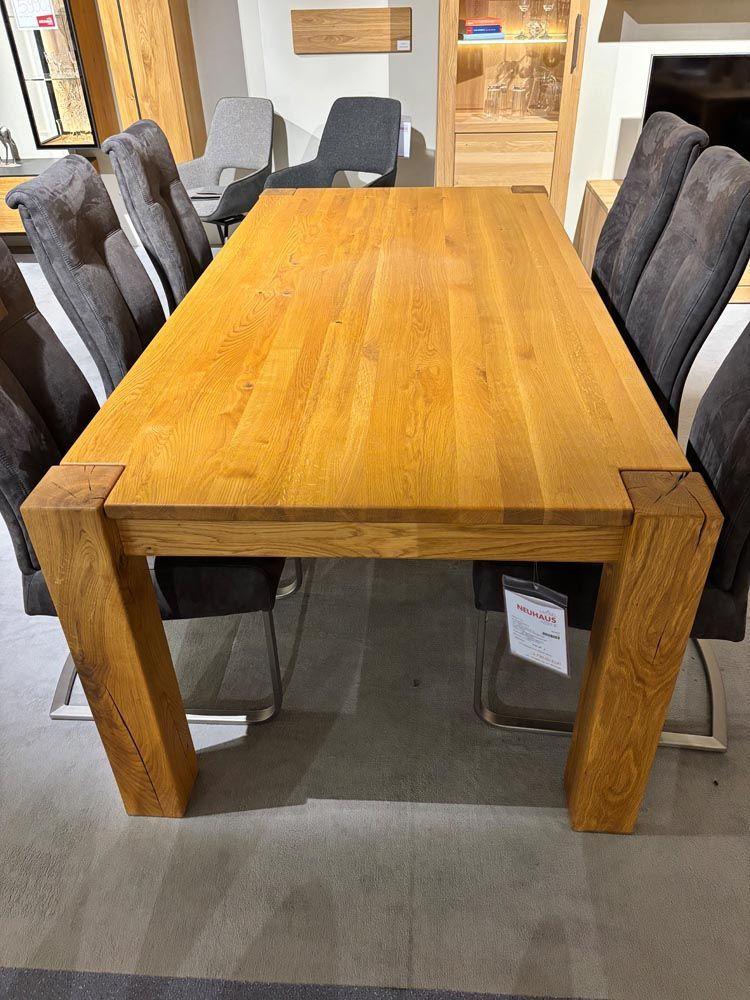 Esstisch "Hero" Gestellauszug mit 2 Verlängerungsplatten.