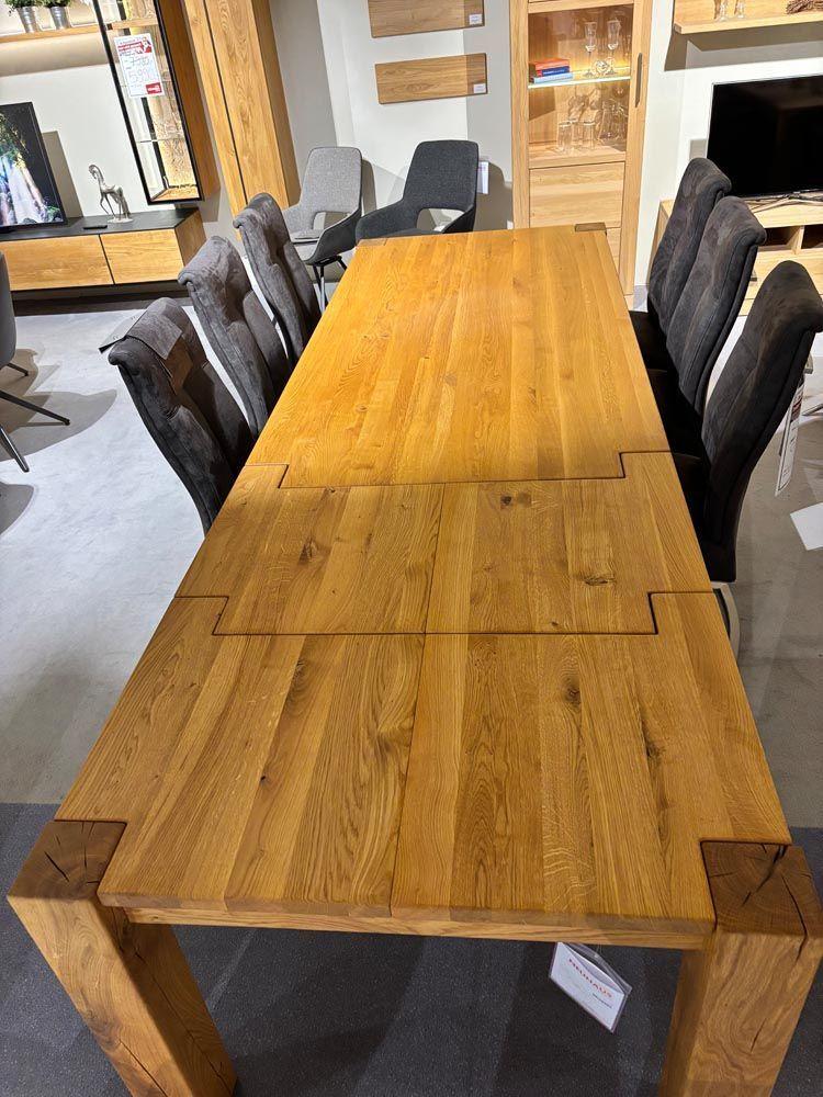 Esstisch "Hero" Gestellauszug mit 2 Verlängerungsplatten.