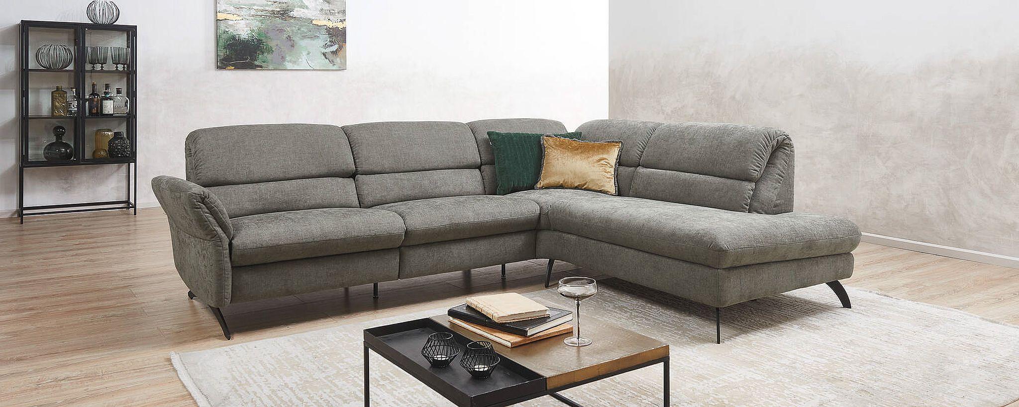 Ecksofa von Candy in grünem Stoffbezug mit komfortabler Polsterung und stilvollem Design für modernes Wohnen.